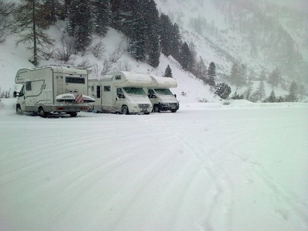 Parkirišče, voda, WC...