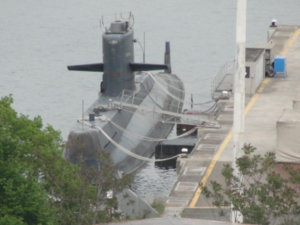 We are living in a yelow submarine...