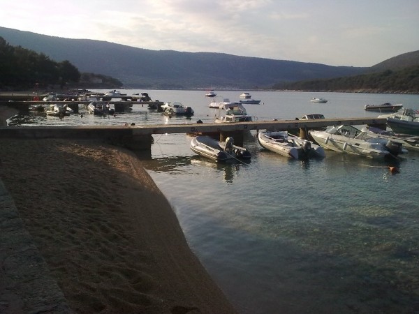 Pasja plaža in "marina"